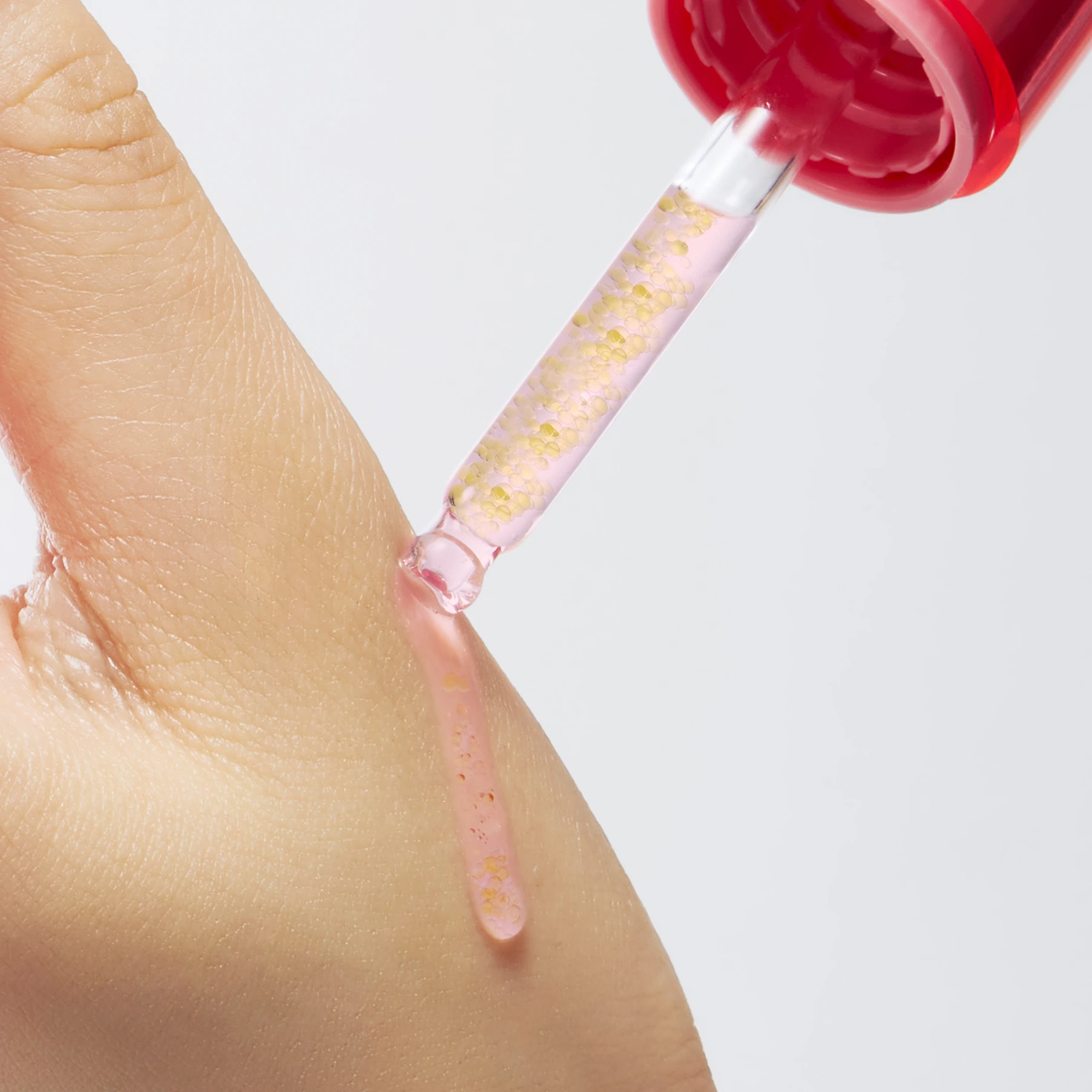 Purito TXA Niacinamide Retinal Serum applying on skin